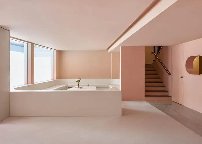 Kinn Capsule - Her Space, Female Only